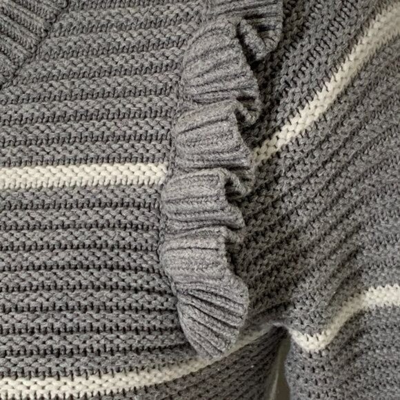 Banana Republic XS Gray Striped Sweater Ruffle Shoulder Knit Pullover Casual - Picture 5 of 10